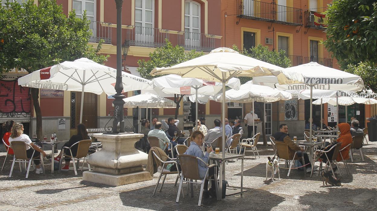 Terraza de veladores en la plaza de San Andrés