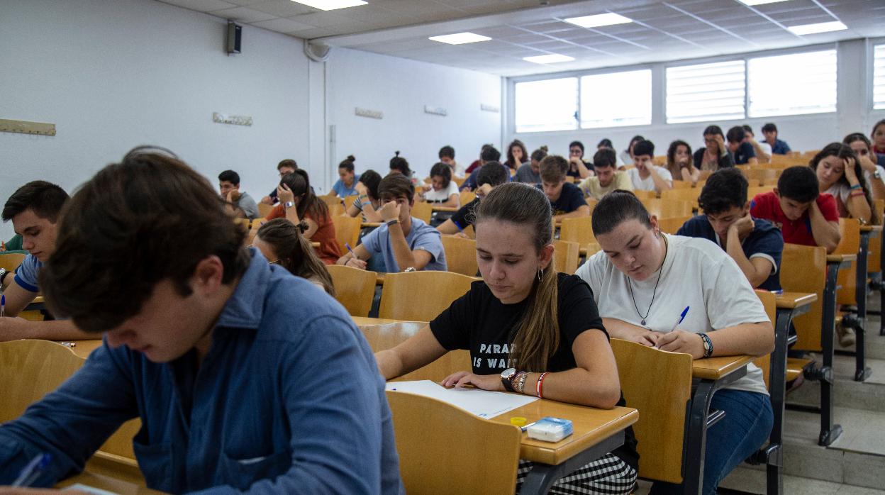 Alumnos en la última edición de Selectividad en Sevilla