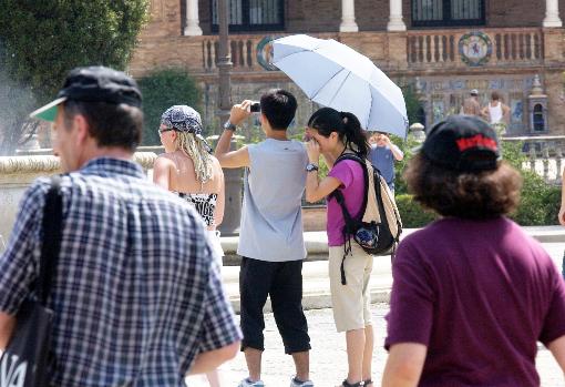 Viajeros en la Plaza de España