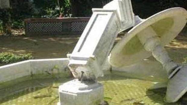 Reclaman recuperar la fuente de las copas de los Jardines de Murillo tras los actos vandálicos