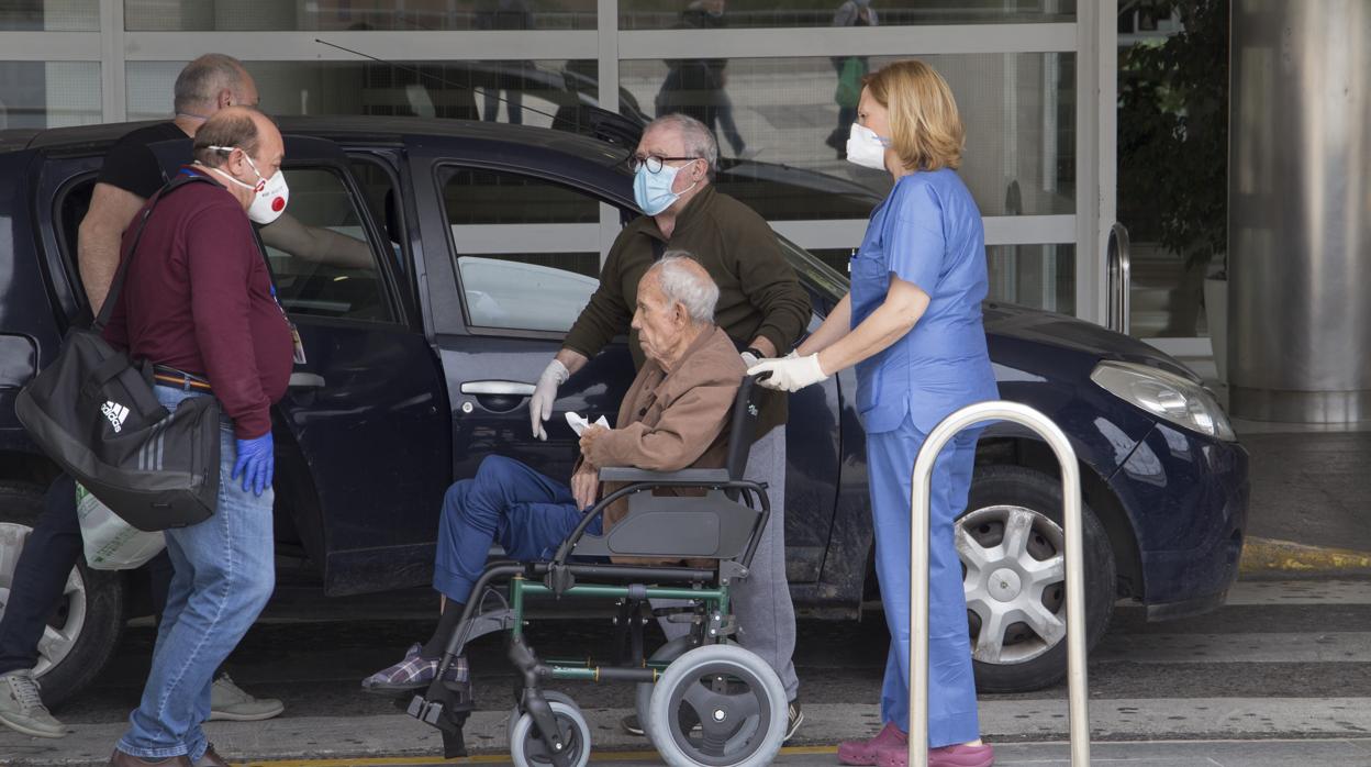 Un enfermo en el Hospital Virgen del Rocío