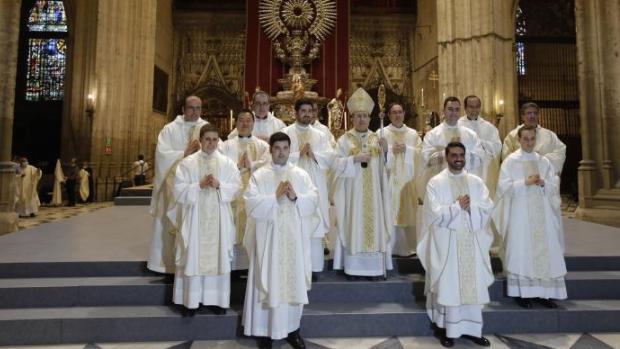 Asenjo nombra trece canónigos y cambia a los párrocos del Corpus Christi, San Julián, los Bermejales y La O