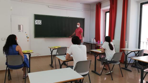 Clases «on line» e intensivas en los colegios de Sevilla para preparar la Selectividad