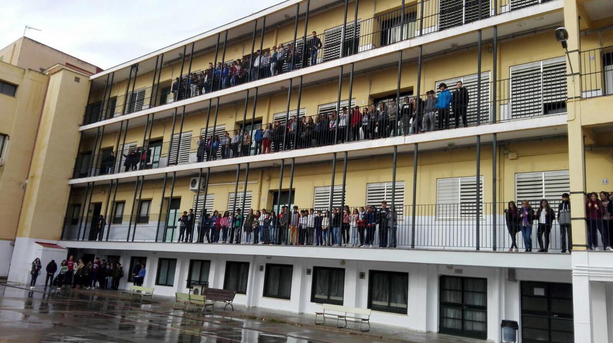 Una imagen del patio del Instituto Vicetne Aleixandre