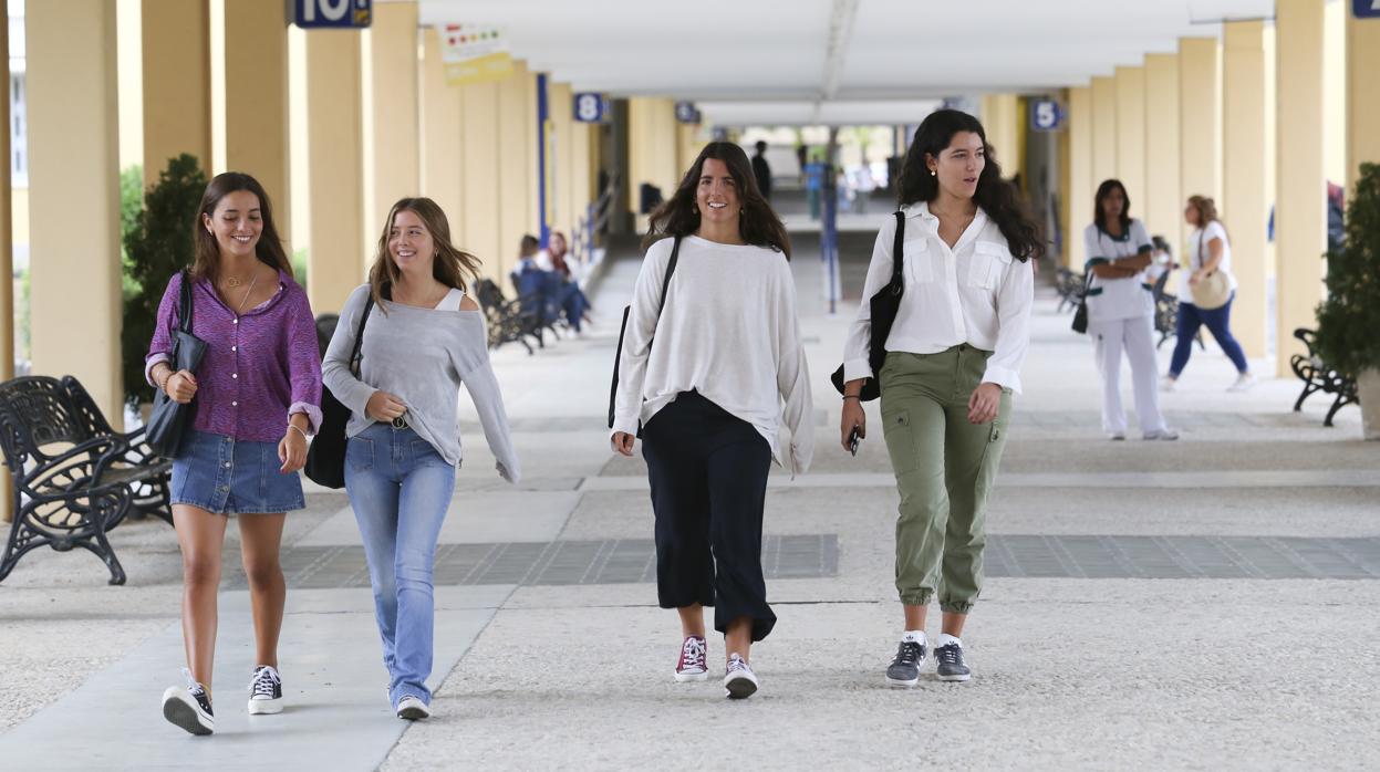 Estudiantes en la UPO