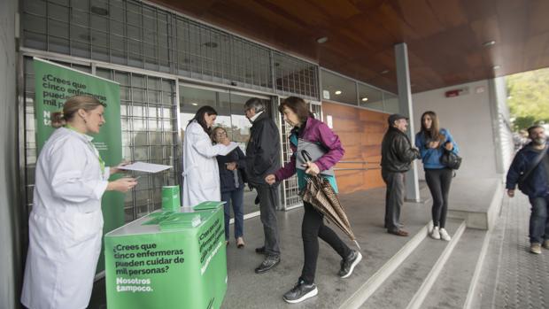 Destituyen al director de un centro de salud de Sevilla por ir a trabajar en Semana Santa