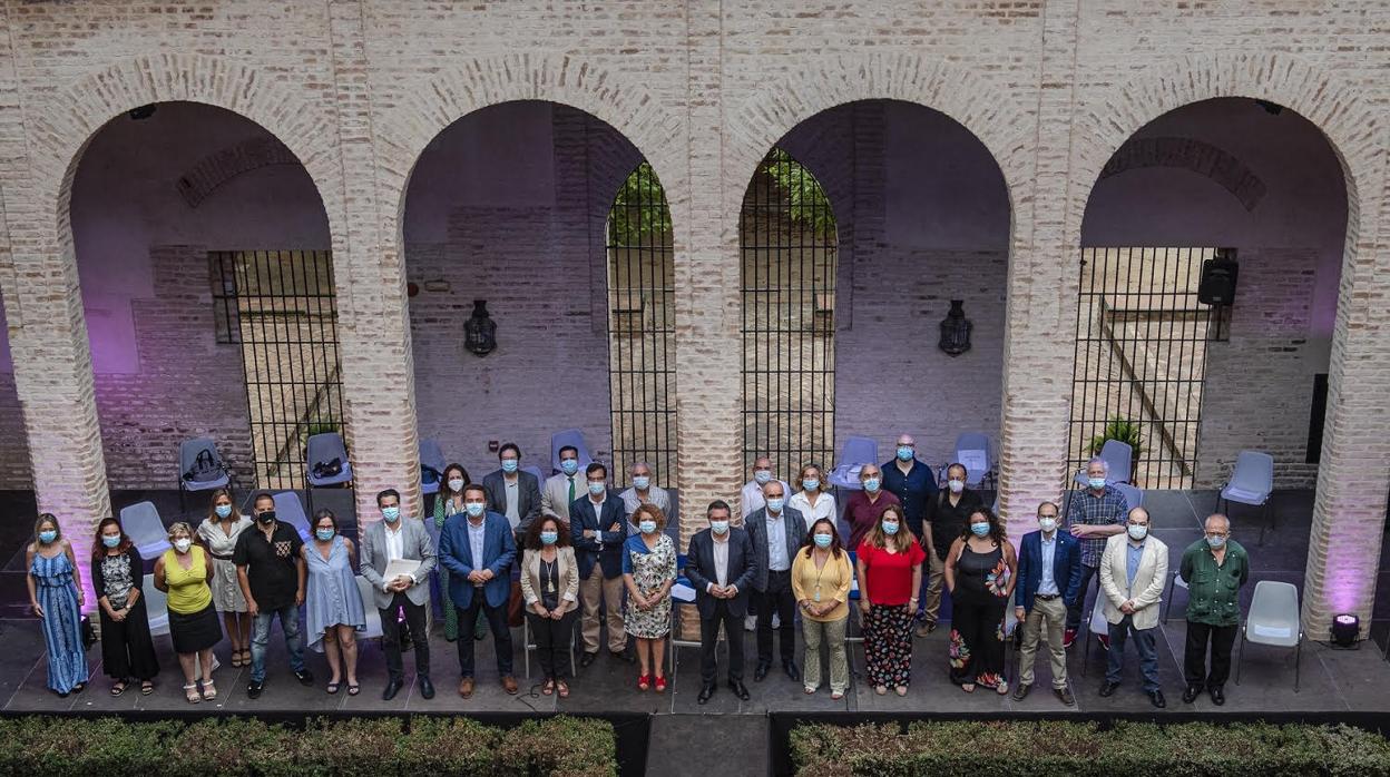 El alcalde de sevilla, Juan Espadas, estuvo presente en el comienzo de estos espectáculos en el Palacio de los Marqueses de La Algaba