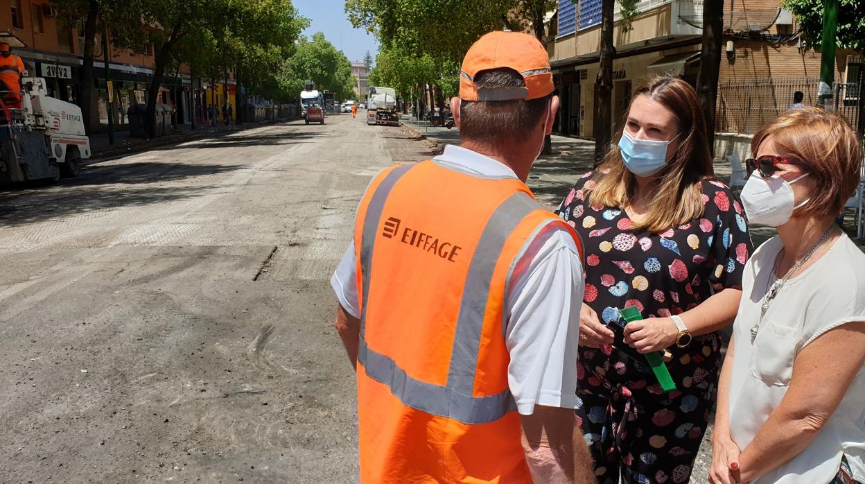 El Ayuntamiento de Sevilla invertirá 126.000 euros en el asfaltado de la Avenida Felipe II