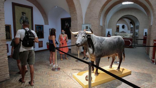 Los turistas vuelven a la Giralda y al museo de la Maestranza