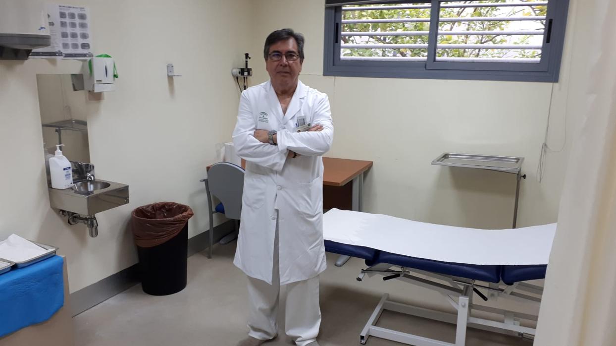 Joaquín Torres en el centro de salud Ronda Histórica que ha dirigido durante más de siete años