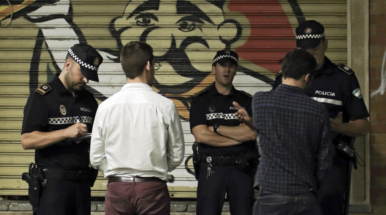 La Policía Local está haciendo controles a quienes no usan la mascarilla