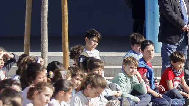 Padres de Sevilla acusan a los directores de los colegios de no querer volver a trabajar