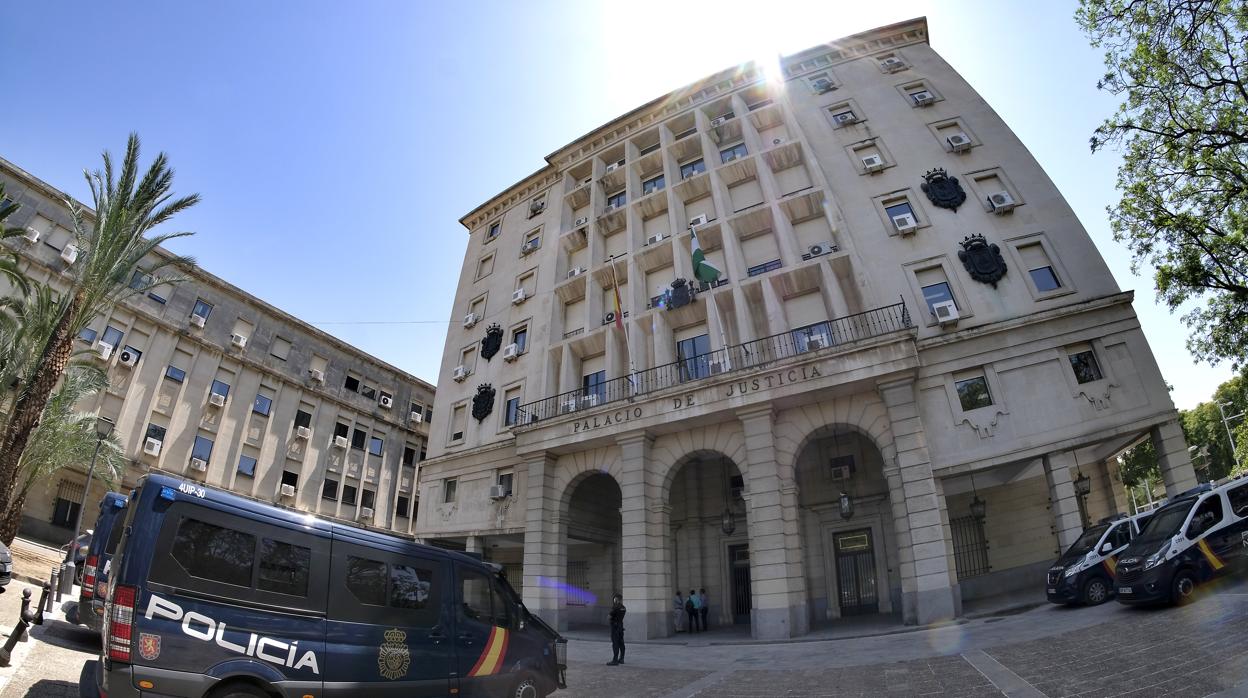 Exteriores de la Audiencia de Sevilla