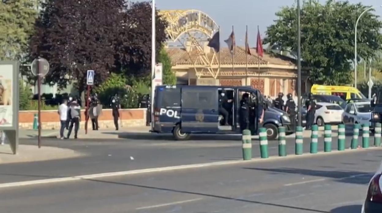 Agentes de la Policía Nacional de Sevilla en el aislamiento de Albacete