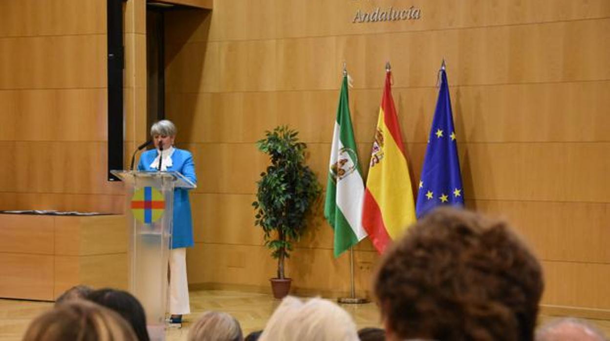 Margarita López se dirige a los alumnos en una de las ediciones anteriores del curso