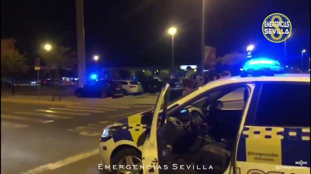 La Policía Local de Sevilla disuelve una concentración de personas en El Higuerón