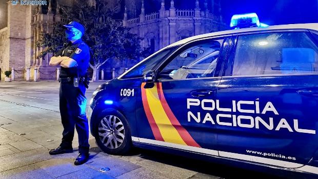 Sorprendidos mientras robaban jamones y embutidos en un bar de Sevilla capital