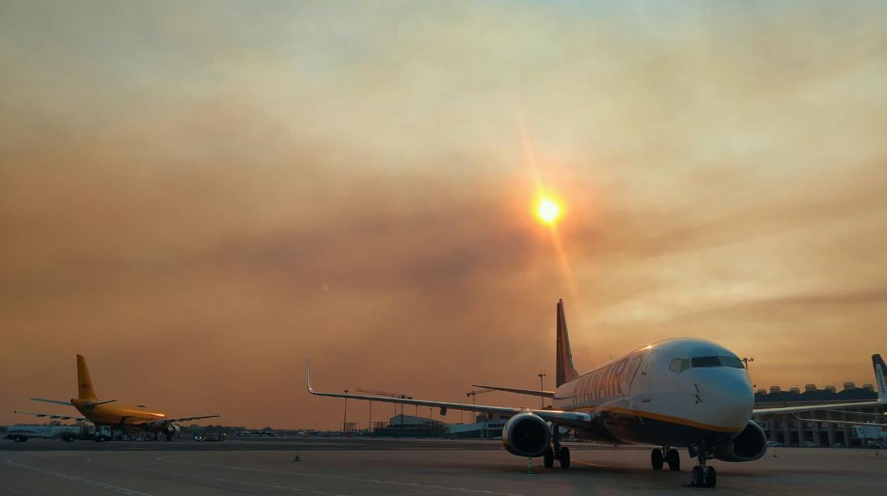 Humo este viernes sobre el aeropuerto de San Pablo