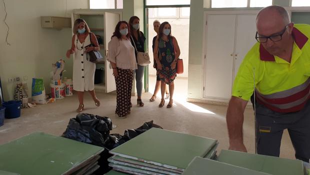 El Ayuntamiento reforma un edificio en el CEIP Alfares de Triana para habilitar nuevas aulas