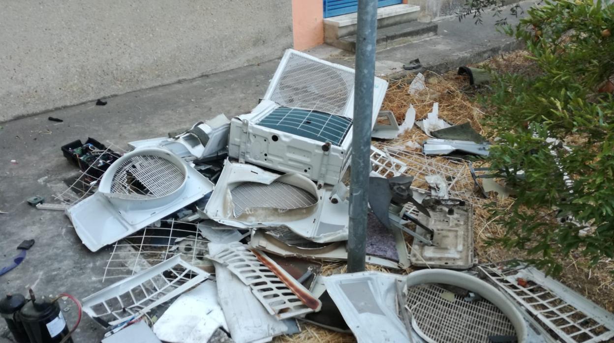 Los ladrones destrozaron las máquinas de aire acondicionado para hacerse con el cobre que contienen