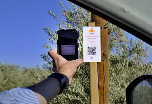 La información de los cultivos está en un código QR