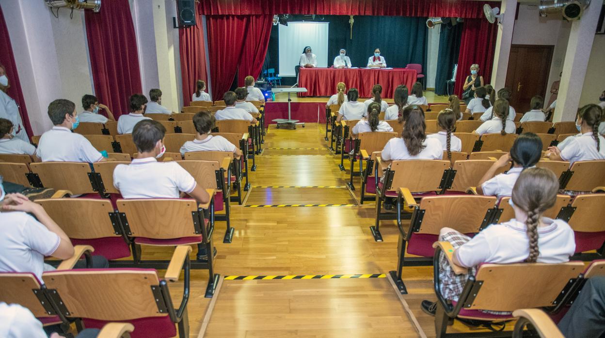 Los alumnos de institutos, a clase en días alternos, la concertada y privada todos los días