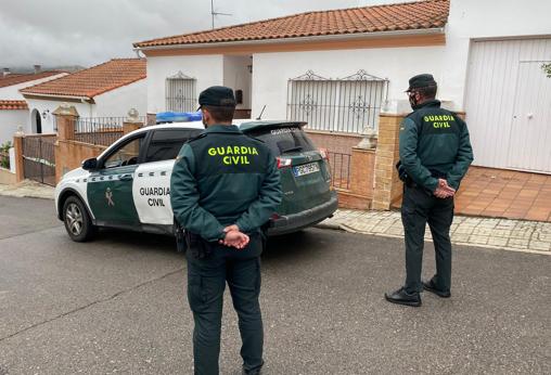 La Guardia Civil detuvo la pasada madrugada al presunto asesino en su domicilio de Monesterio