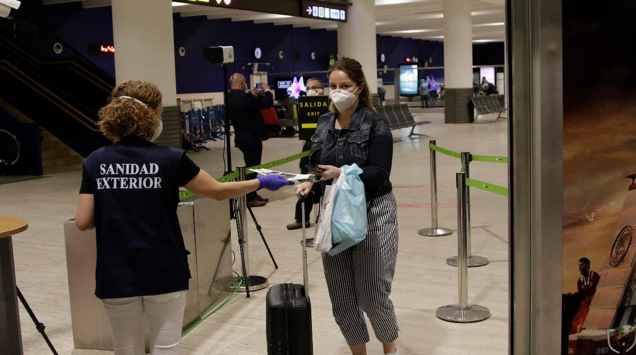 Llegada de viajeros al aeropuerto de Sevilla