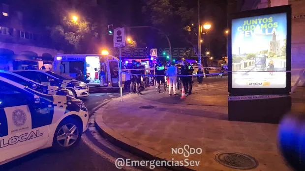 Muere un motorista al chocar con una señal de tráfico en la avenida Luis Montoto de Sevilla