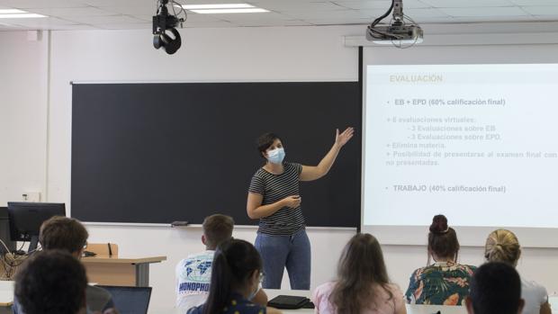 Primeras clases en la UPO: sin acercarse a los alumnos