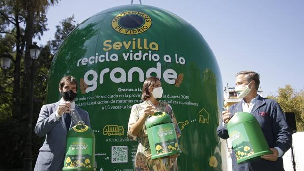 El paseo de Cristina de Sevilla acoge el contenedor más grande del mundo