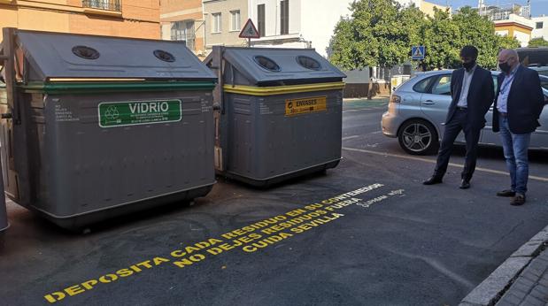 Lipasam señaliza con mensajes de concienciación 830 puntos de recogida en pro del reciclaje y buen uso