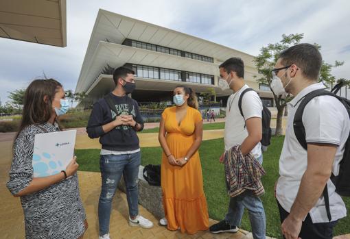 Ana Albularach con Alba Sillero, Fran Borrero, Josué Vizárraga y David Concejero