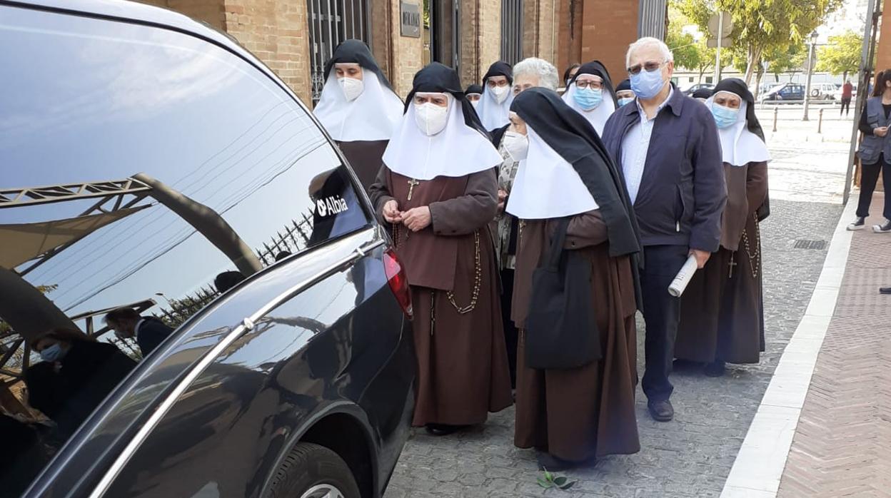 Entierro este lunes de una hermana de la Cruz en el cementerio de San Fernando