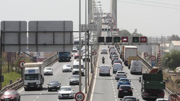 Llegan los primeros cortes de tráfico en el puente del Centenario para su ampliación