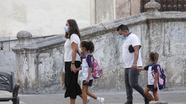 Niños de un colegio de la Macarena han ido a clase durante una semana con varios casos de Covid-19