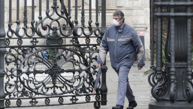 Frenazo a las hospitalizaciones y muertes en Sevilla por coronavirus en las últimas horas