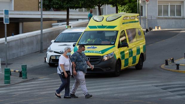 El hospital Virgen del Rocío roza los 200 hospitalizados por Covid y prepara una nueva planta para acogerlos