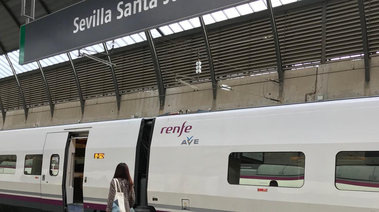 Renfe ha anulado 1.500 billetes del Ave a Madrid en las últimas 48 horas por el cierre perimetral de Andalucía