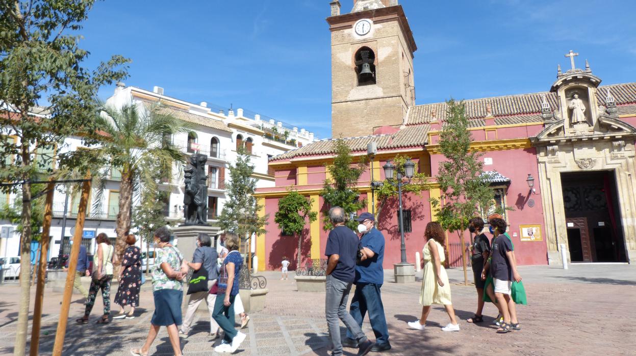 Un grupo de Artetours en la Plaza de San Lorenzo