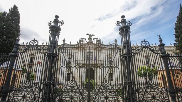 El claustro de la Universidad de Sevilla decide este lunes sobre la continuidad de las elecciones
