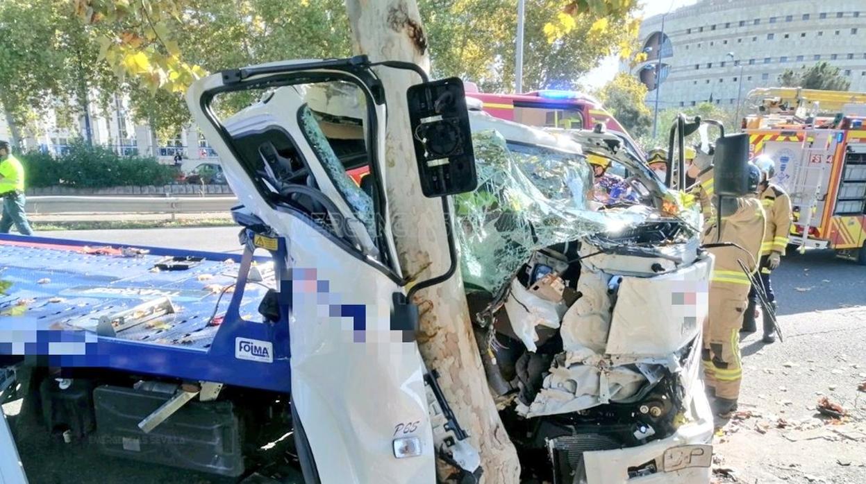 El vehículo accidentado este martes en la Cartuja