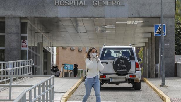 Jornada positiva en Sevilla: bajan las hospitalizaciones y el número de enfermos en UCI