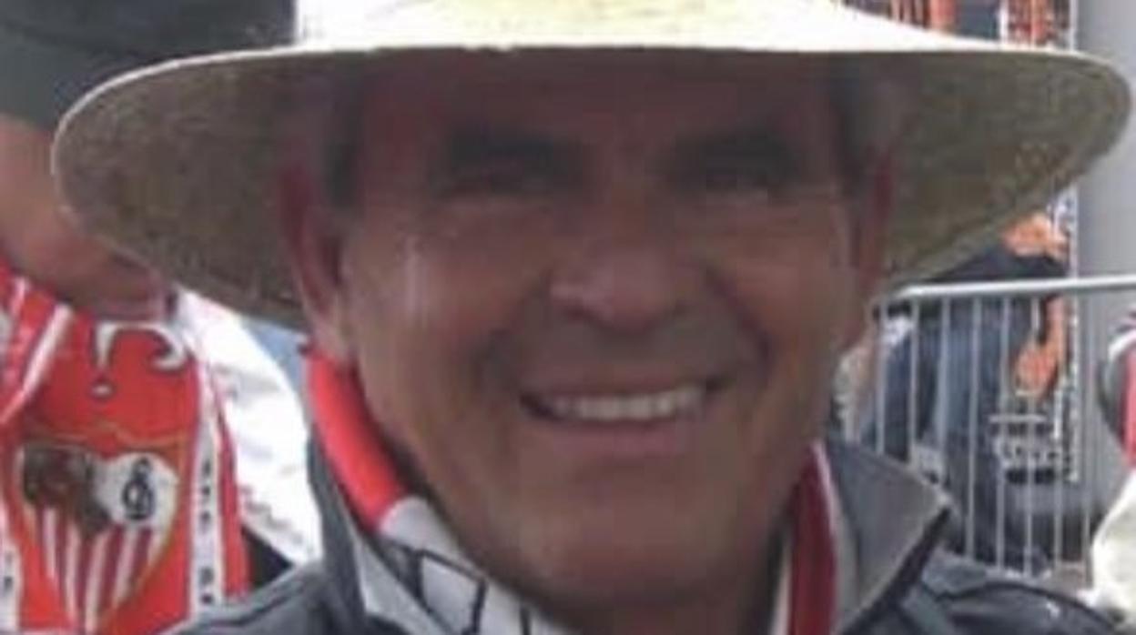 Ángel Berral, propietario de la tienda de motos de la calle Pureza