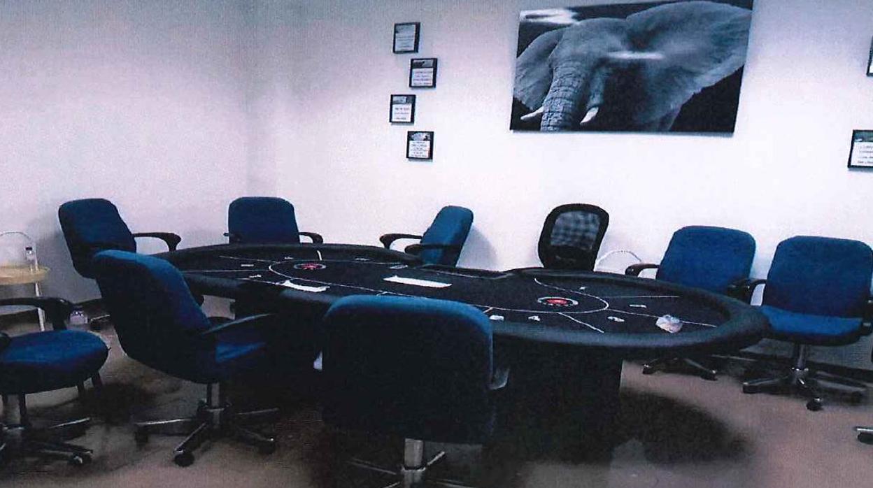 La mesa de juegos donde se organizaban partidas de póquer dos días por semana