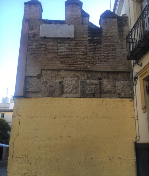 Paño de la muralla de la Puerta Real de Sevilla