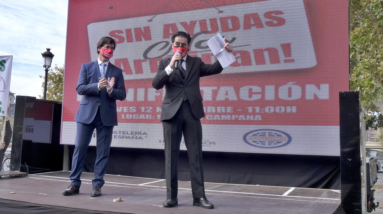 El presidente de la patronal de los hosteleros de Sevilla, Antonio Luque, en la manifestación