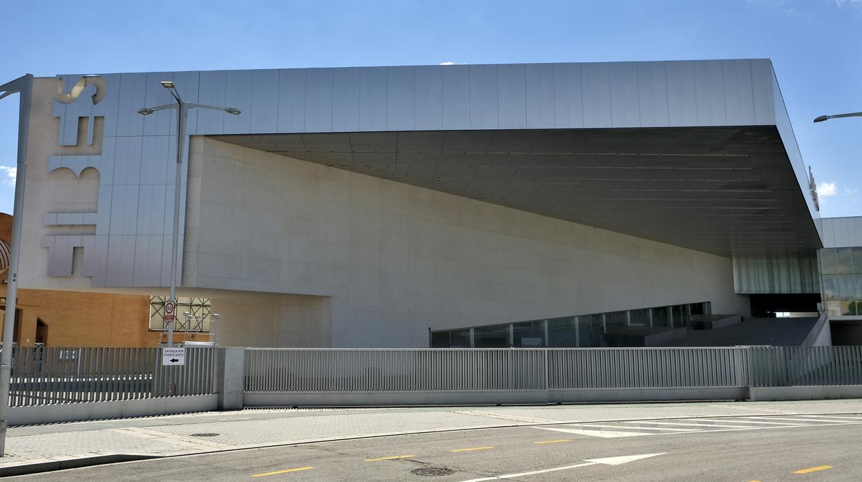 Palacio de Congresos y Exposiciones de Sevilla, con el nuevo edificio de la ampliación