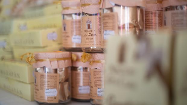 Continúan las ventas de dulces de conventos en las parroquias de Sevilla este fin de semana