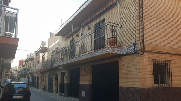 El barrio sevillano de Padre Pío se levanta contra «la mafia organizada de los okupas»